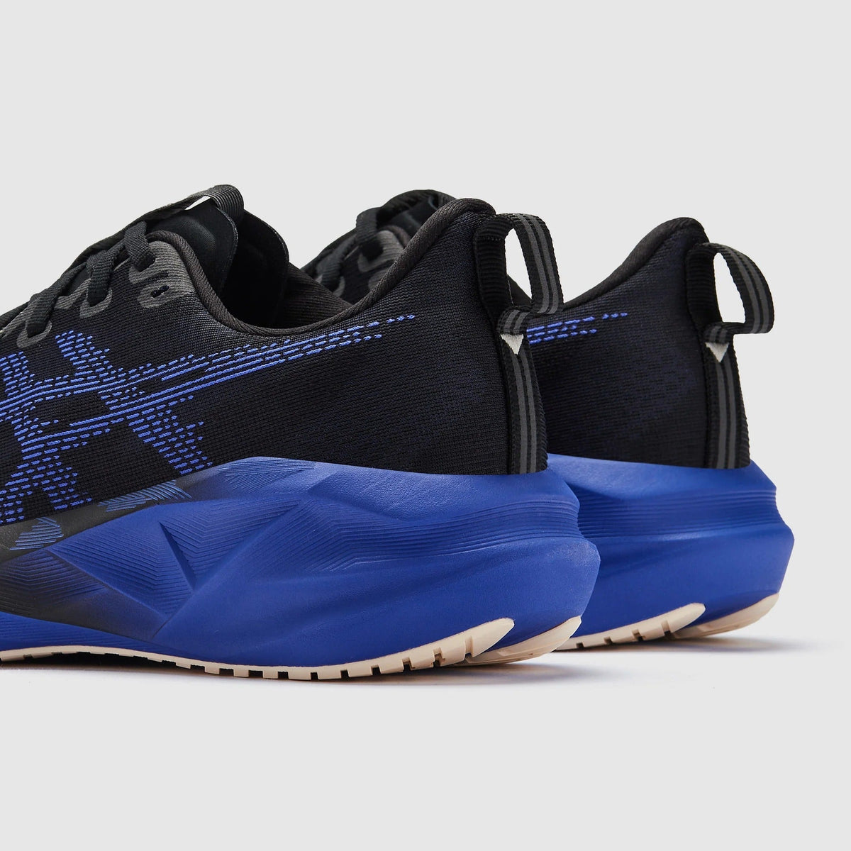 ASICS Novablast 5