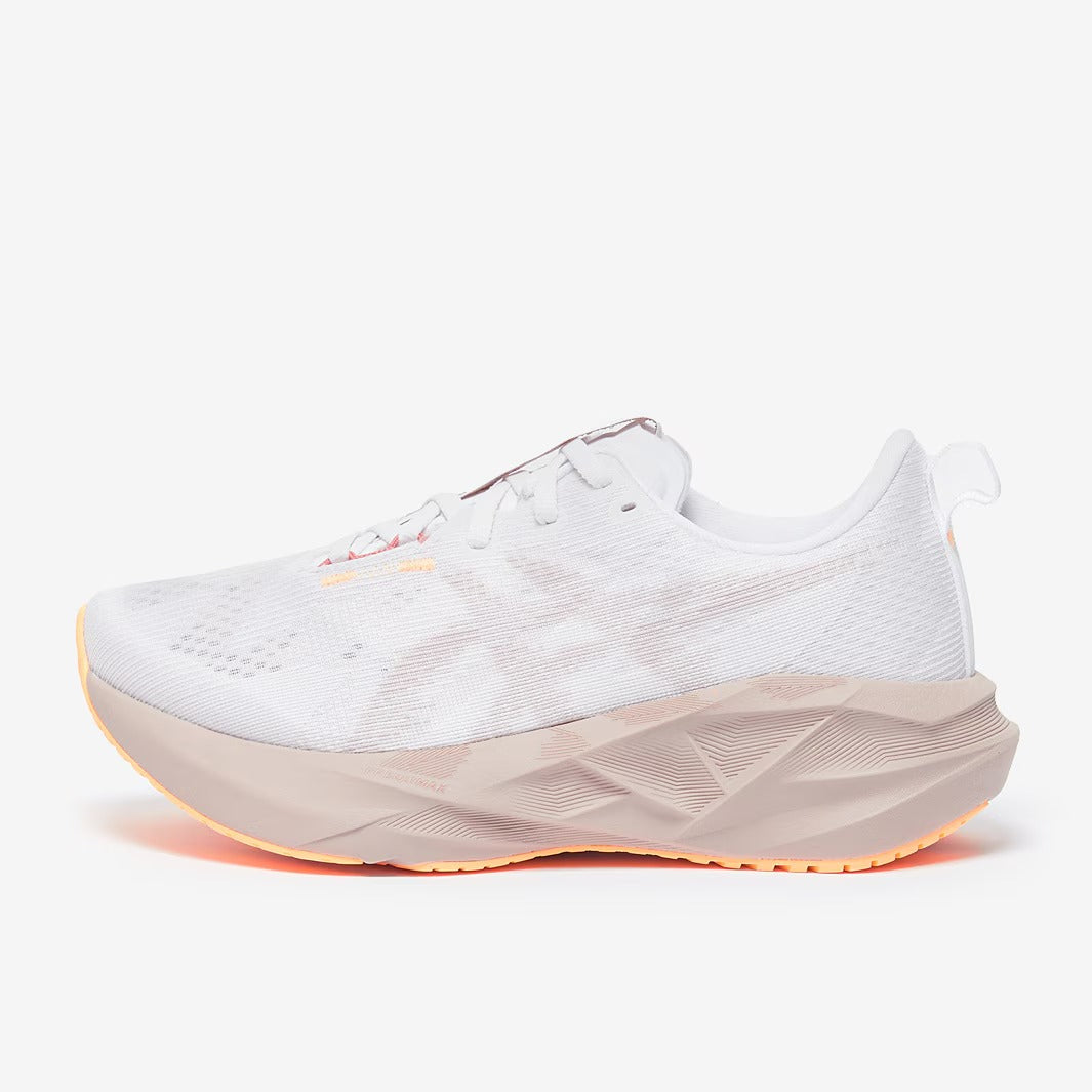 ASICS Women’s Novablast 5